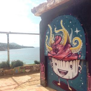 Graffitis auf Ibiza an der Cala Trida