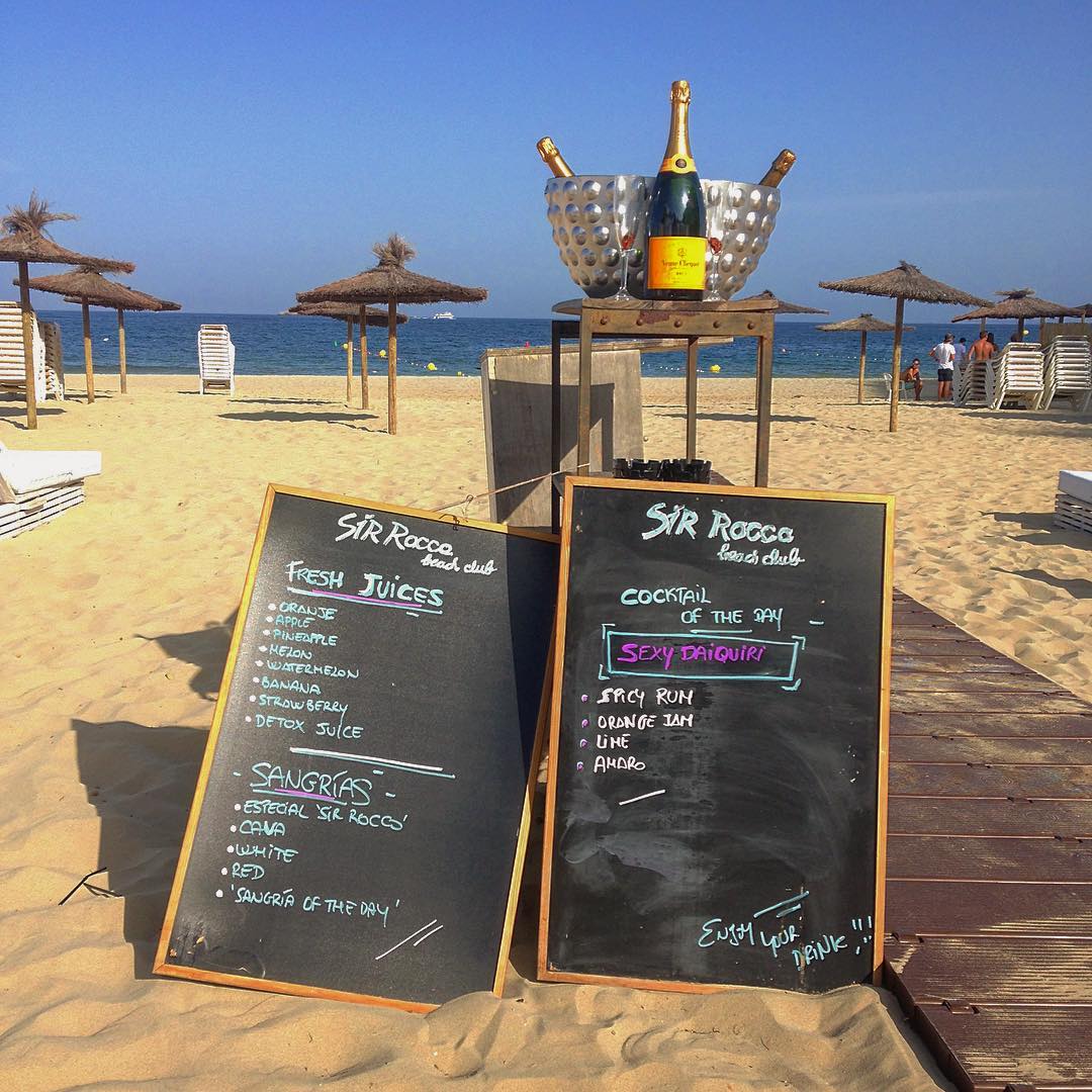 Last days of the year! Time to look back on a beautiful beach day at Sir Rocco Beachbar 🥂🌞 #ibiza2017 #ibiza #ibizabeach #sirrocco #playadenbossa #imsibiza #beachlife #champagne #nye #lookback #throwback #tbt #endoftheyear #memories #goodtimes #spain #igersibiza #beachclub #bar #restaurant #ibz #ibizadiary, Sir Rocco Beach Club Ibiza by Ushuaïa