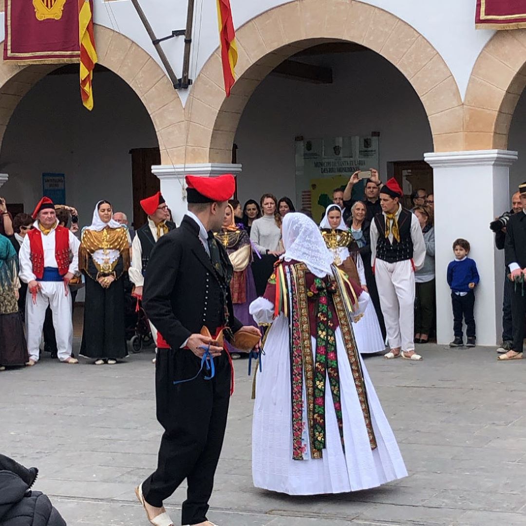 Traditional dance today in Santa Eulalia 💃 There‘s a lot of events going on this week for the fiestas patronales! 🥳 #santaeulalia #tradition #dance #bailetradicional #fiestaspatronales #ibizaculture #ibizaevents #ibizadance #ibizawinter #culture #baleares #ibizadiary @ibizatravel ******** Feel free to spread and repost our pictures! 👍🏻, Santa Eulalia Del Río, Islas Baleares, Spain